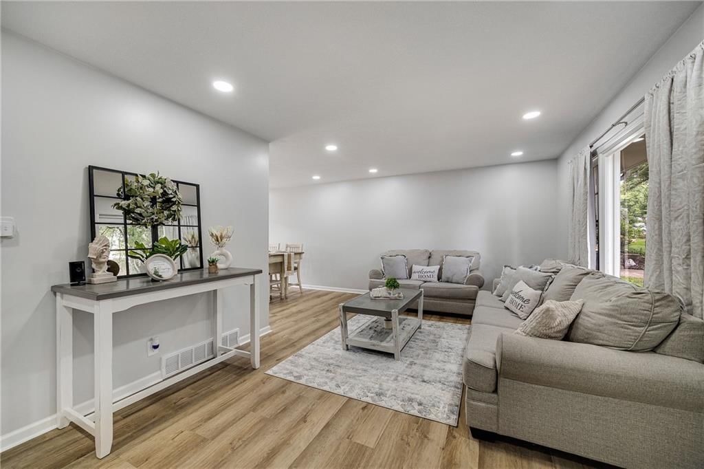 8109 E 91st Terrace — photo 3