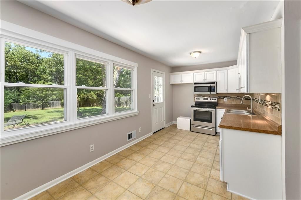 9914 CHARLOTTE Street — photo 10