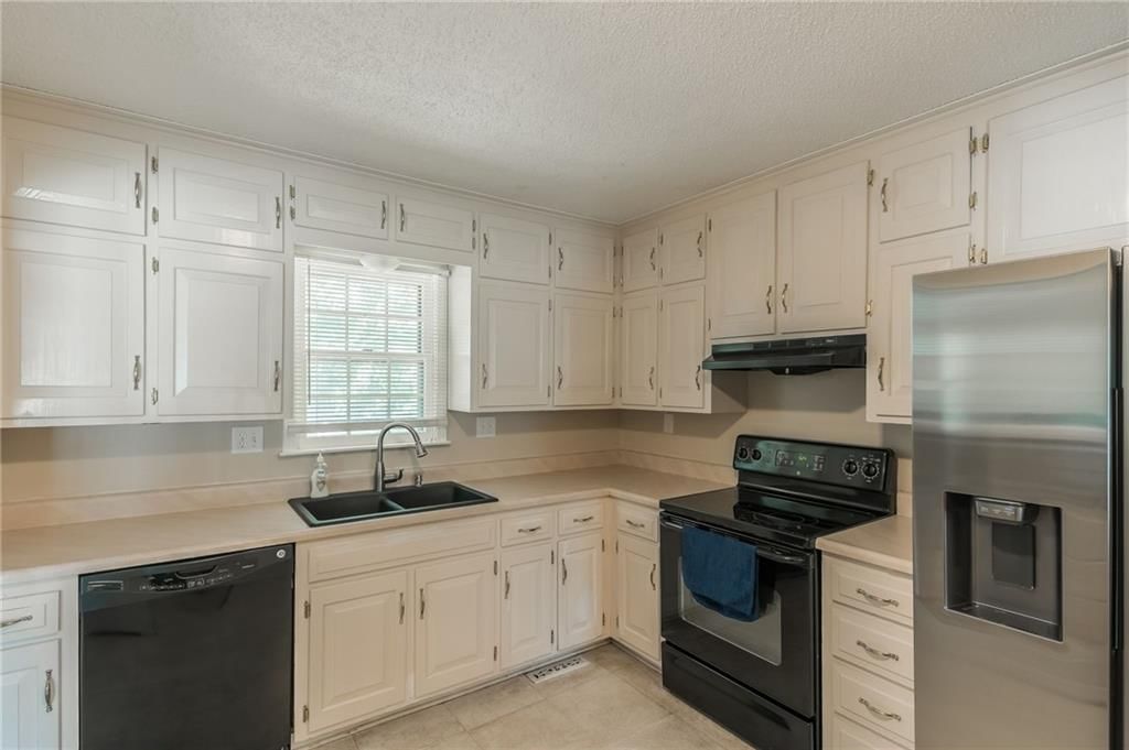 10100 NW Mirror Lake Court — photo 9