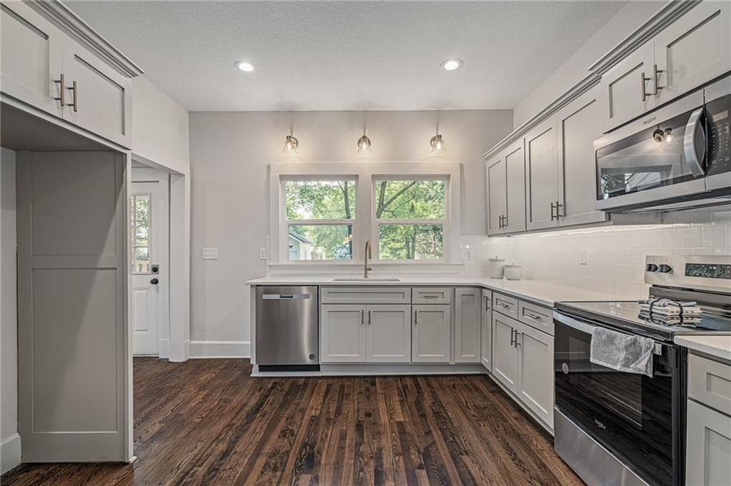 109 E Cedar Street — photo 13