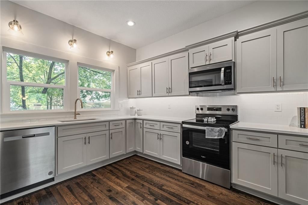 109 E Cedar Street — photo 16
