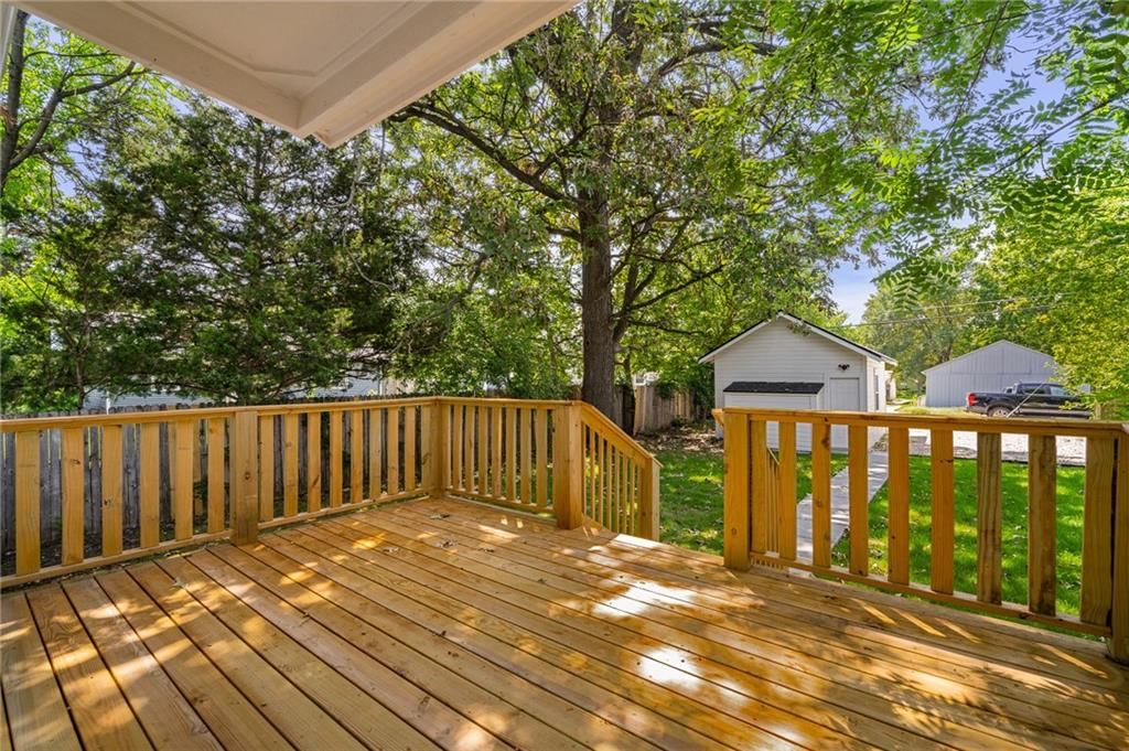 109 E Cedar Street — photo 29