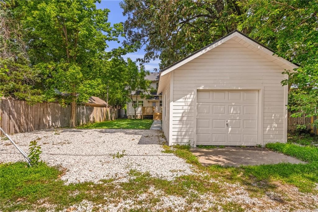 109 E Cedar Street — photo 32
