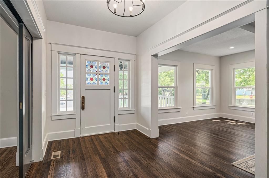 109 E Cedar Street — photo 6