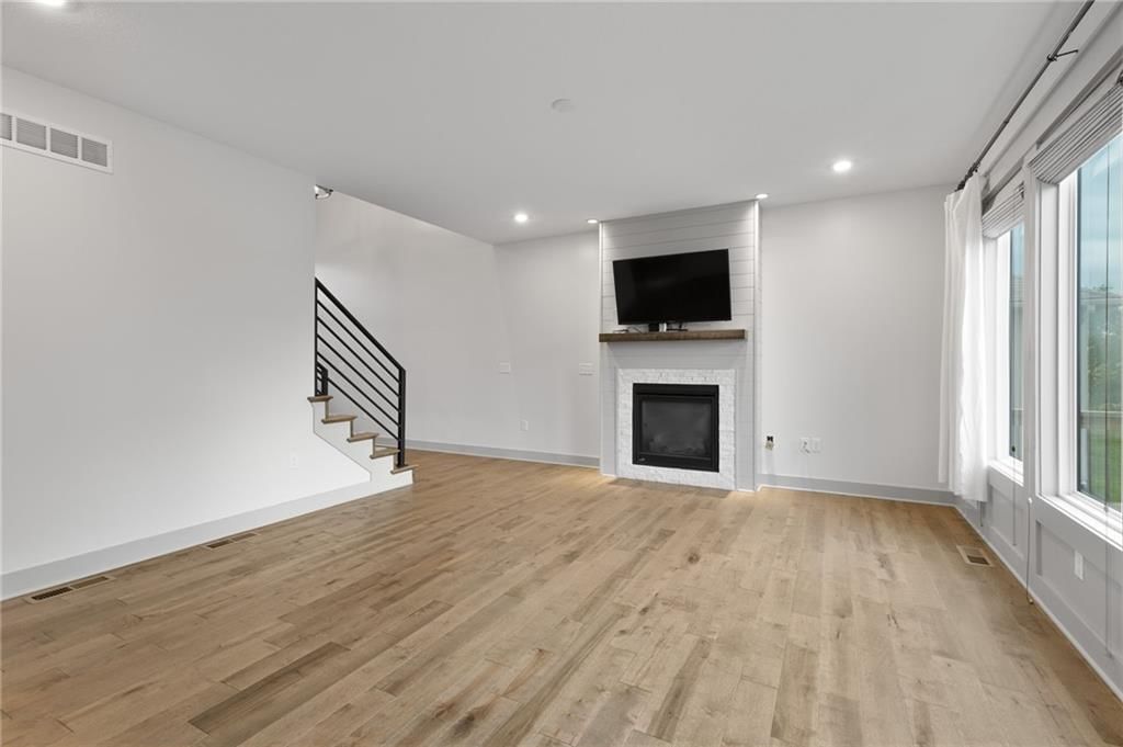 1238 Rich Boulevard — photo 8