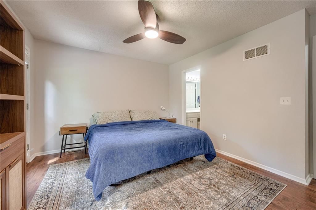 628 NE Swann Circle — photo 16