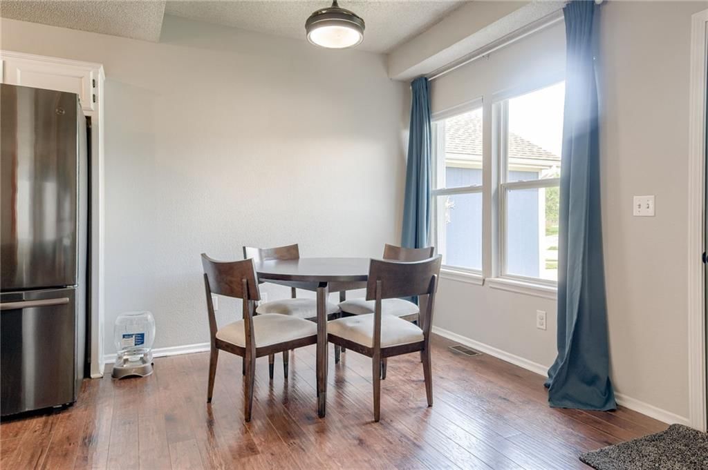 628 NE Swann Circle — photo 4