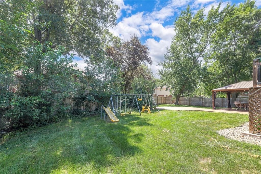 1123 W Wabash Terrace — photo 38