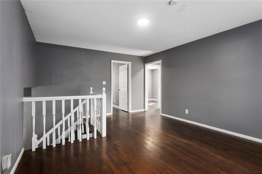 8704 E BANNISTER Terrace — photo 3