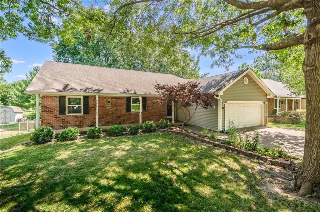 215 N Darrowby Drive — photo 2