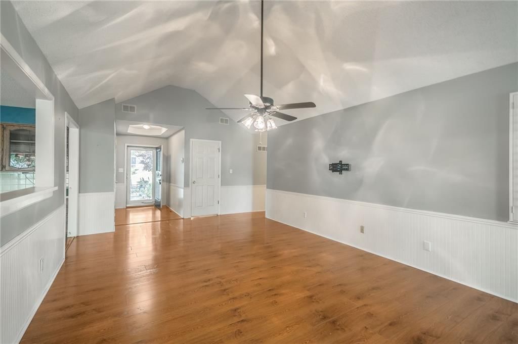 215 N Darrowby Drive — photo 20