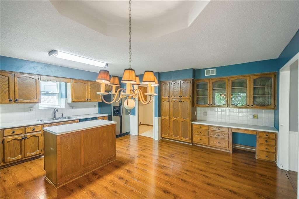 215 N Darrowby Drive — photo 24