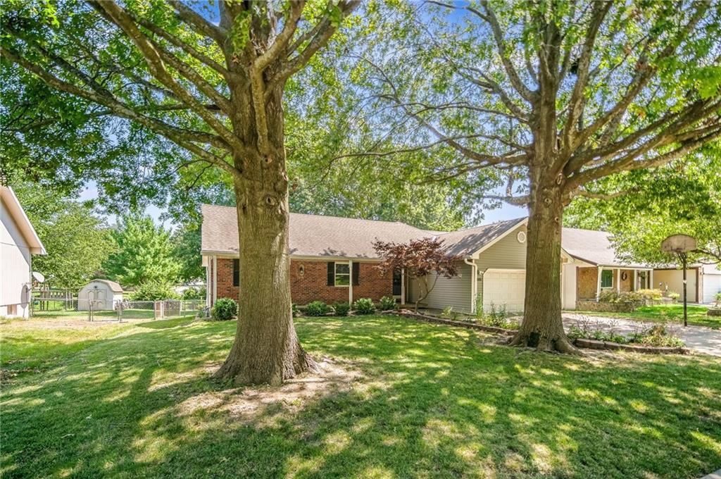 215 N Darrowby Drive — photo 4