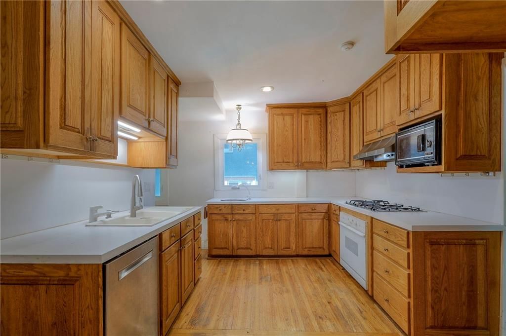 5605 Kenwood Avenue — photo 8