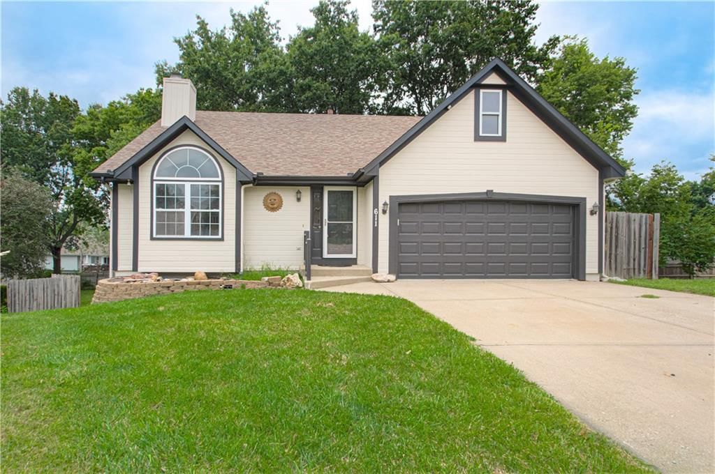 611 NE Field Creek Drive, Blue Springs, MO