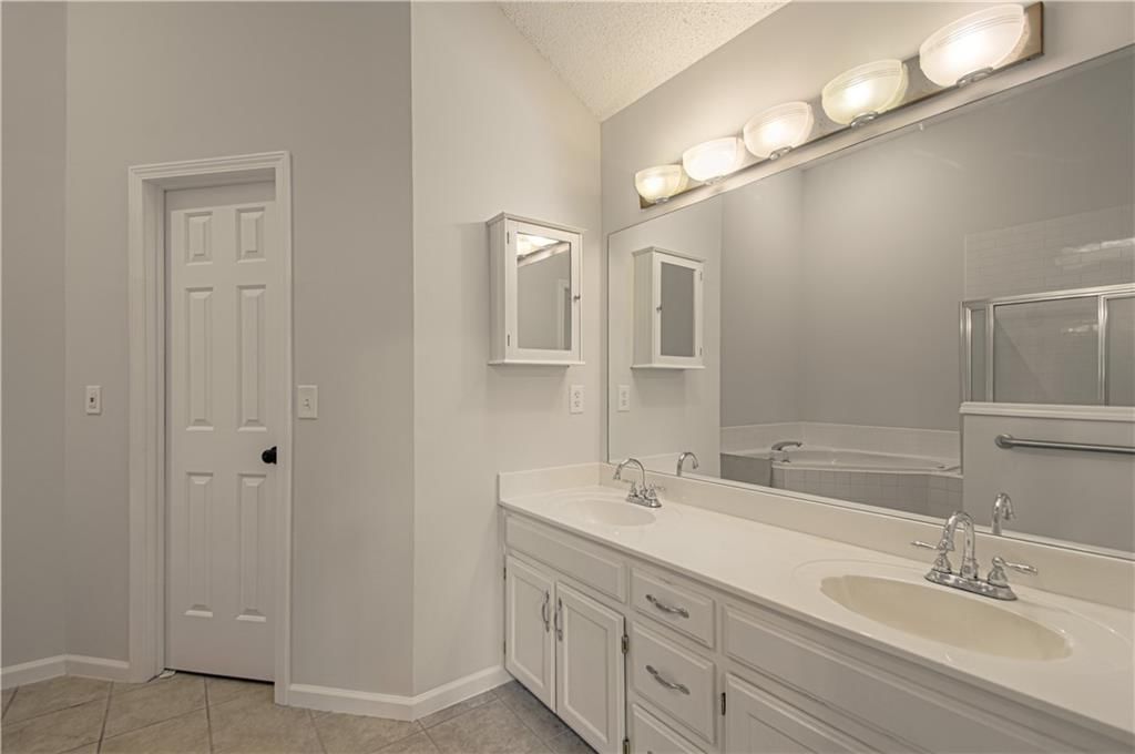 611 NE Field Creek Drive — photo 17
