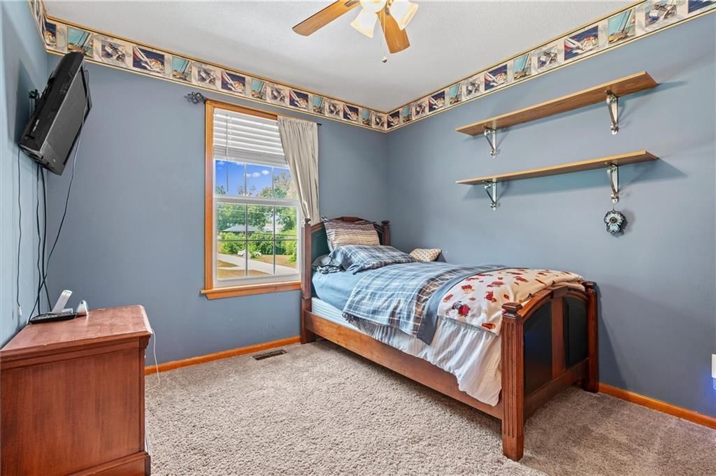 409 Benton Street — photo 14