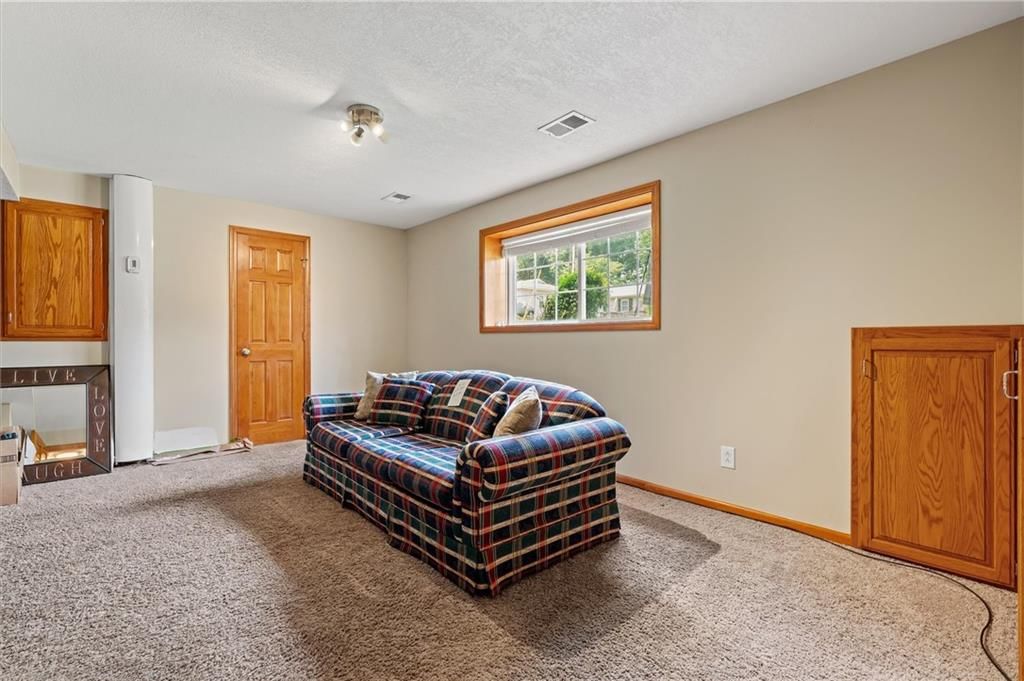 409 Benton Street — photo 18