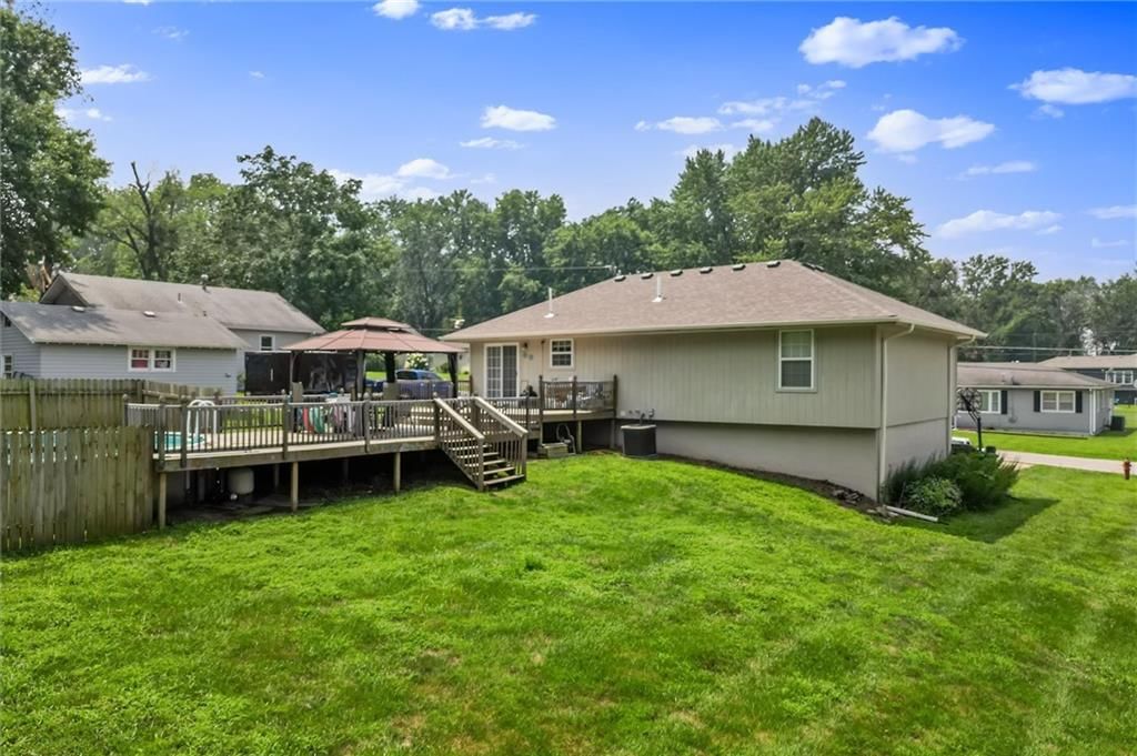 409 Benton Street — photo 24