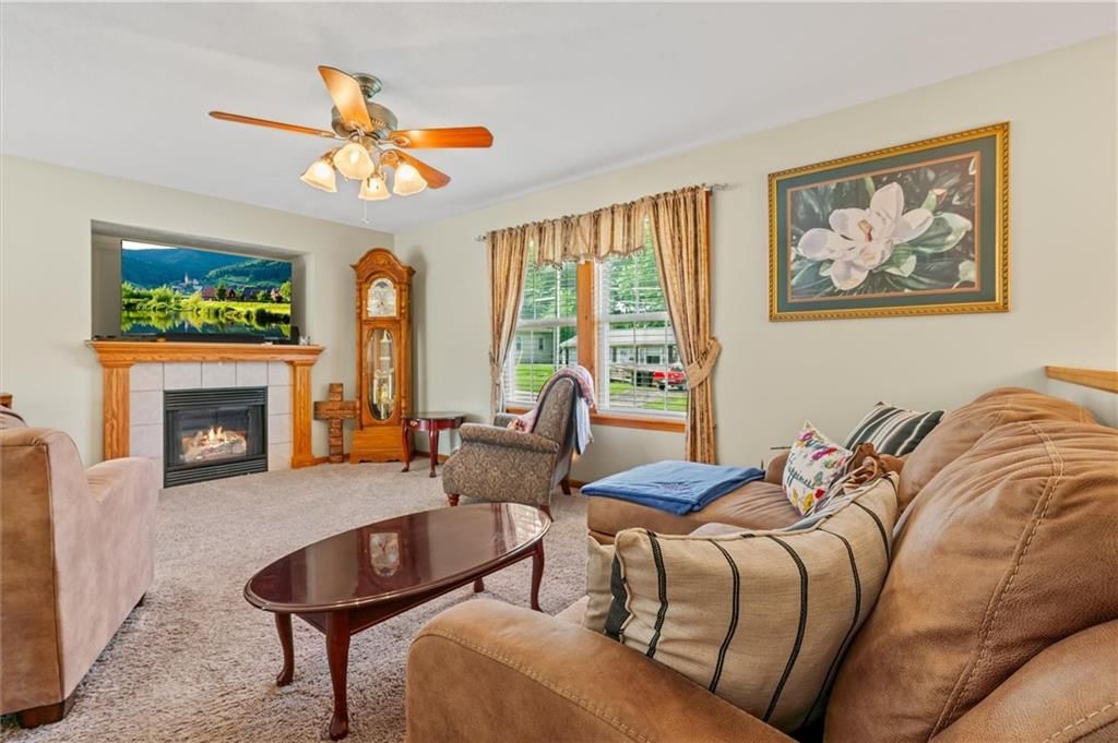 409 Benton Street — photo 4