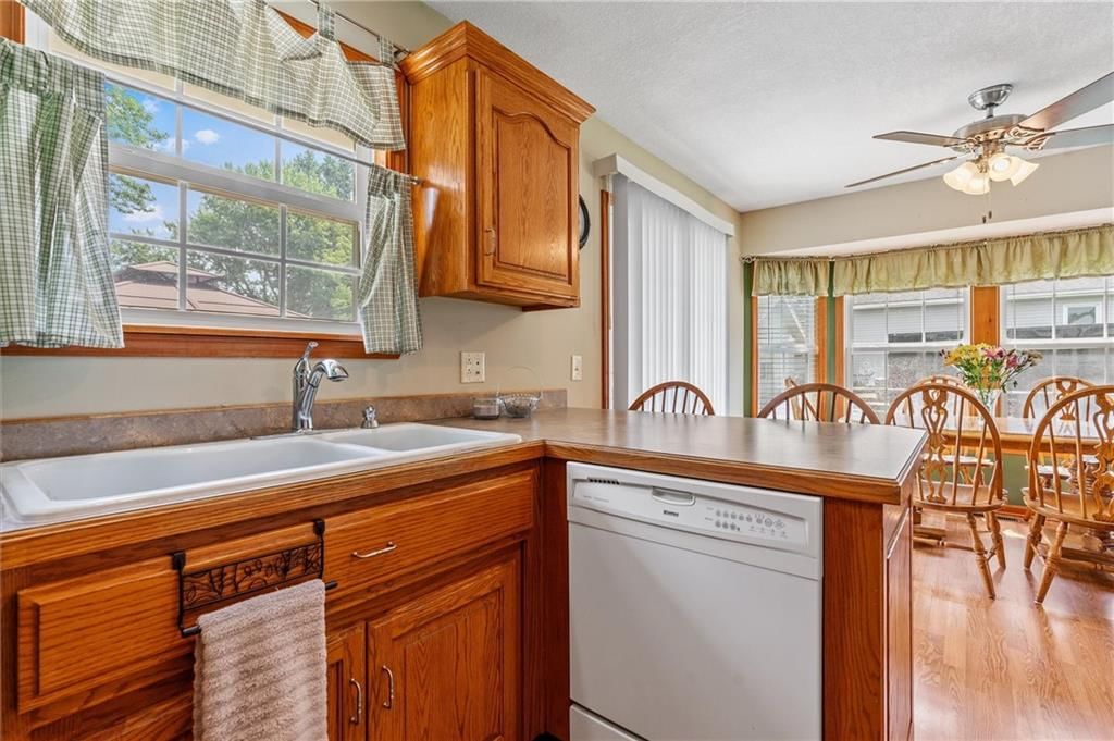 409 Benton Street — photo 8