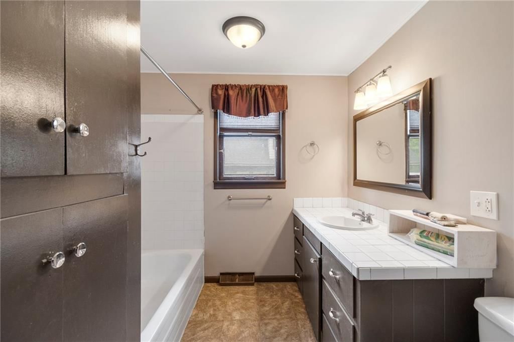 1832 S Claremont Avenue — photo 17