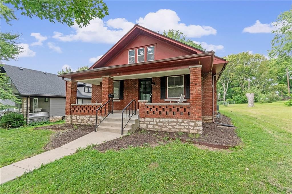 1832 S Claremont Avenue — photo 3