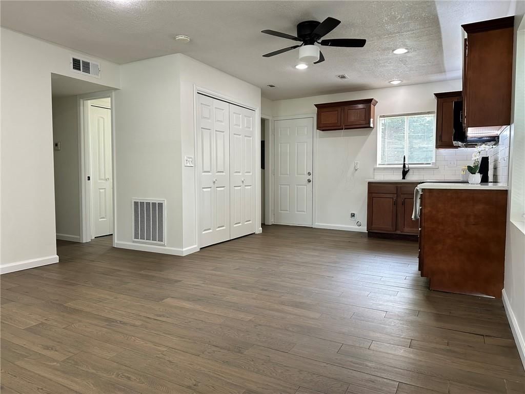 4537 Freeman Avenue — photo 12
