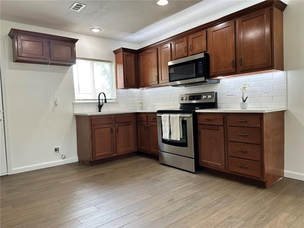 4537 Freeman Avenue — photo 6