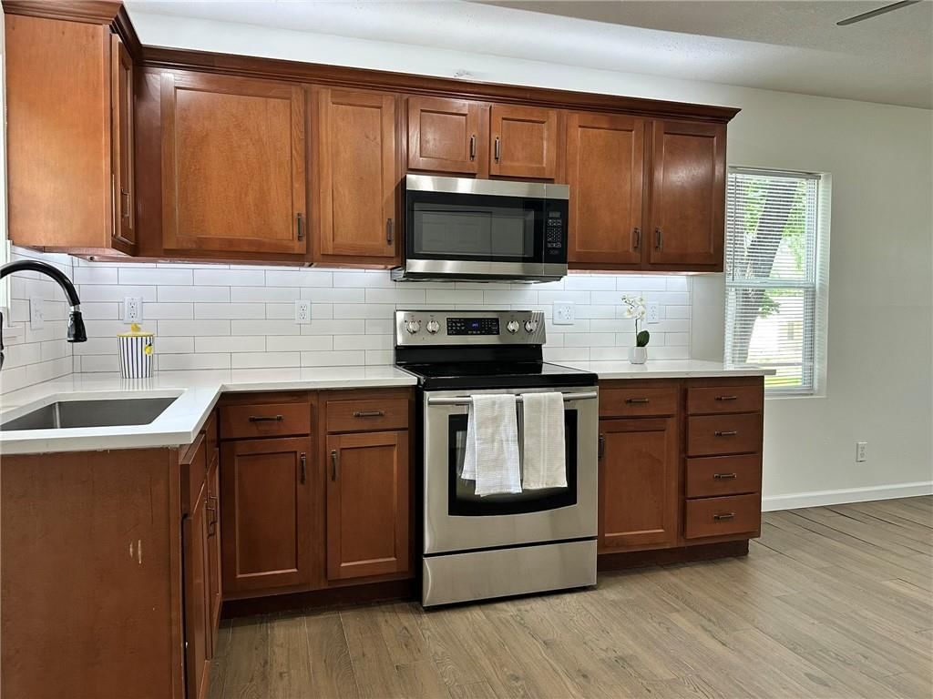 4537 Freeman Avenue — photo 9