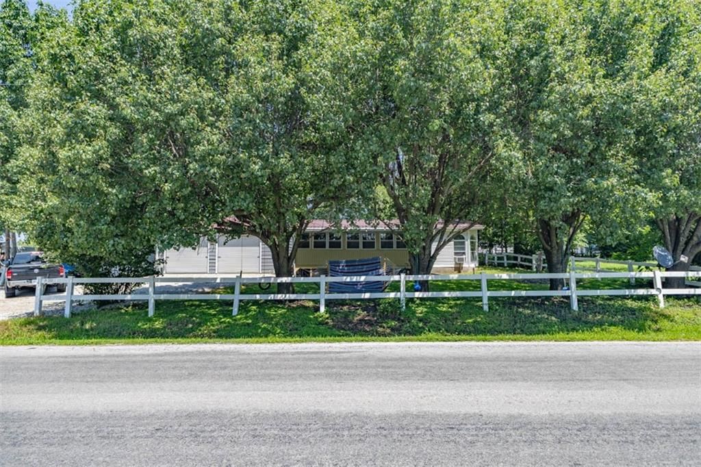 261 N Linn Valley Drive — photo 2