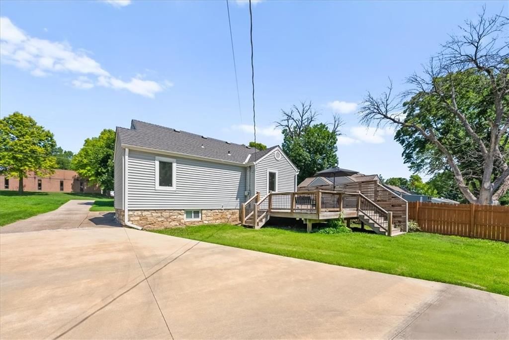 2315 Merriam Lane — photo 29