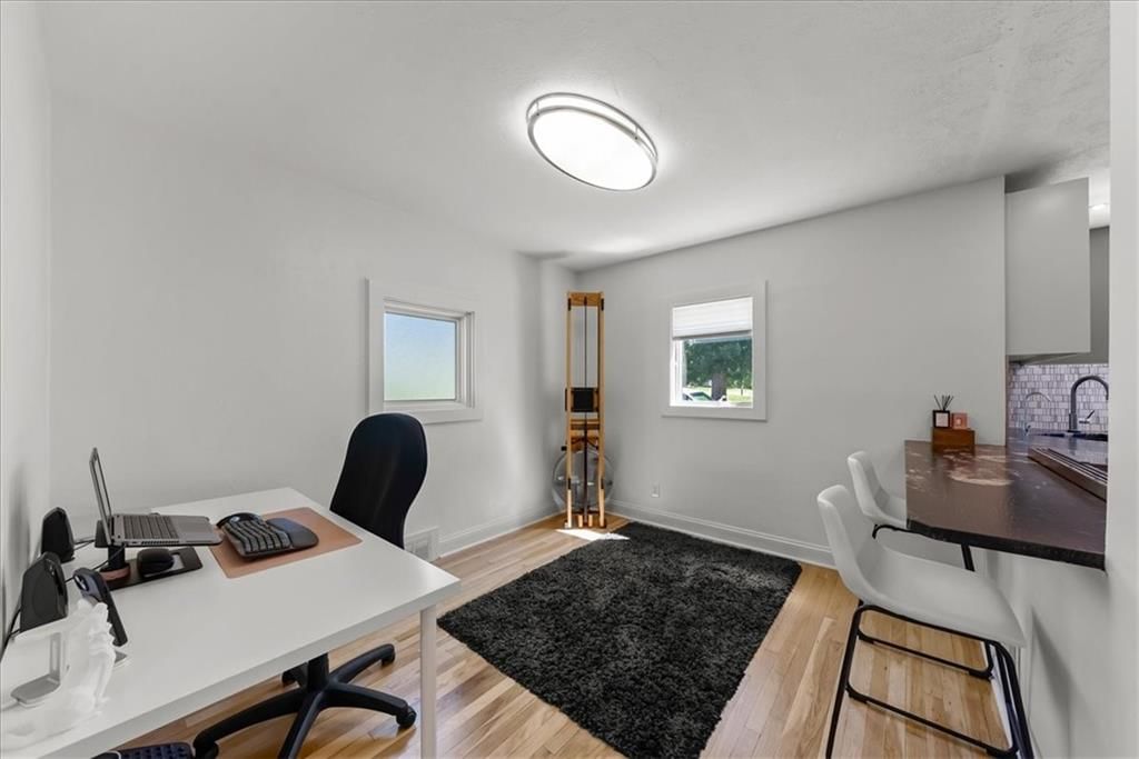 2315 Merriam Lane — photo 9