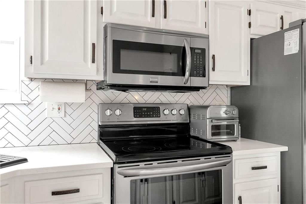 2229 NE MAYBROOK Drive — photo 12