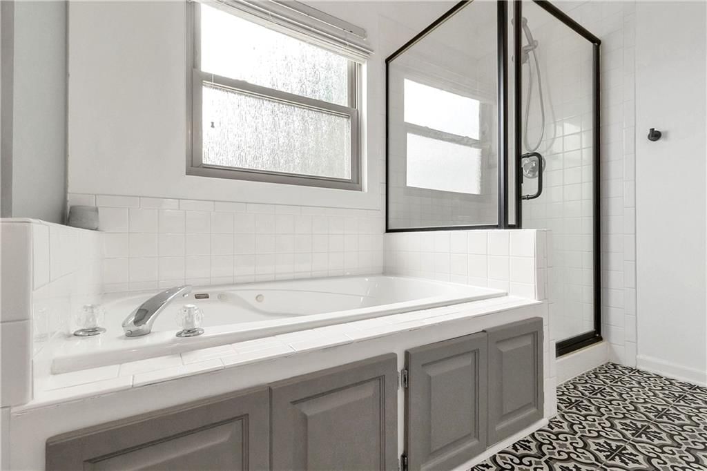 2229 NE MAYBROOK Drive — photo 30