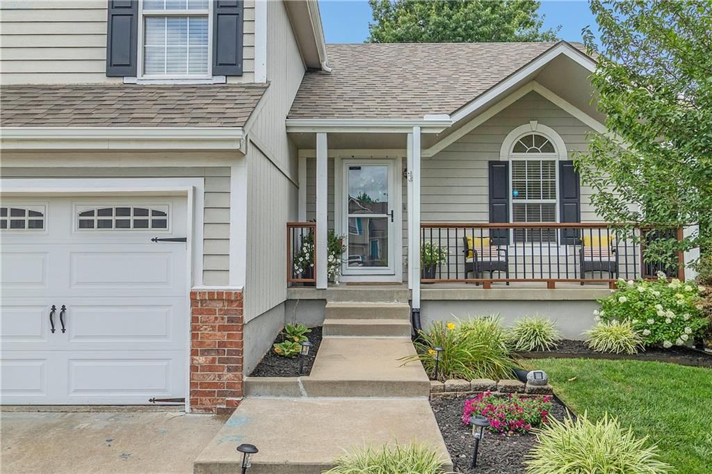 2229 NE MAYBROOK Drive — photo 4