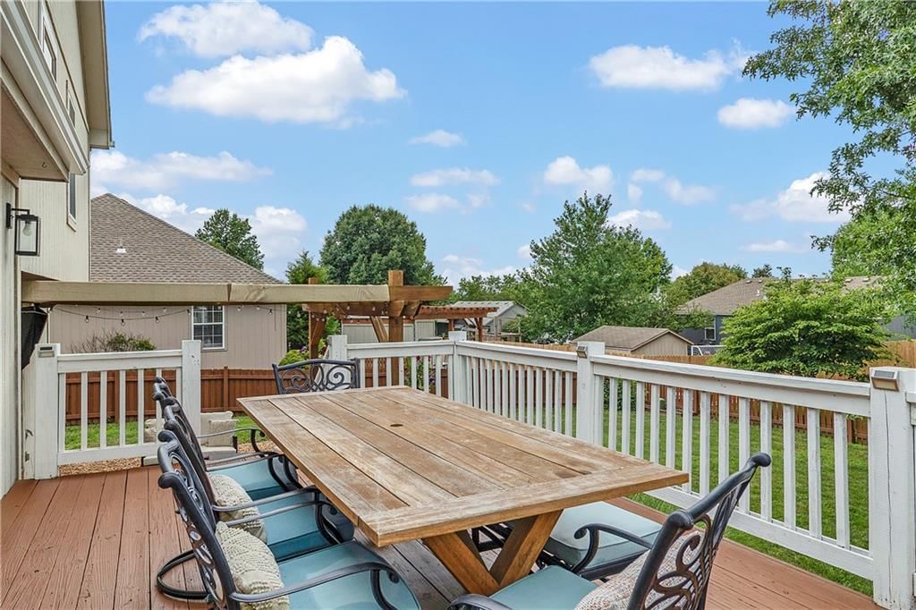 2229 NE MAYBROOK Drive — photo 38