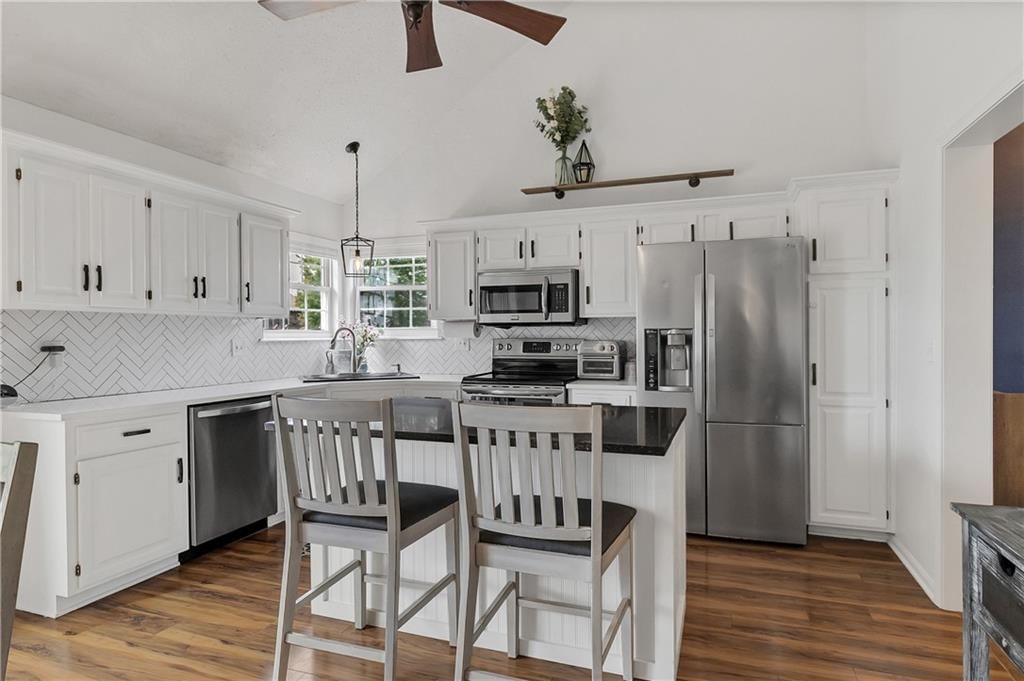 2229 NE MAYBROOK Drive — photo 8