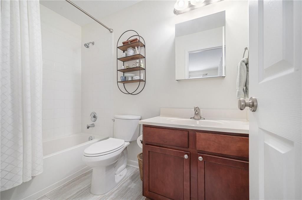 8125 N Drury Avenue — photo 16