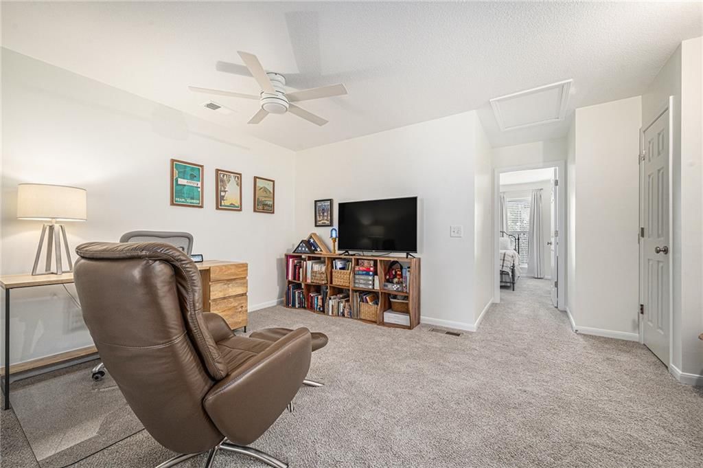 8125 N Drury Avenue — photo 21