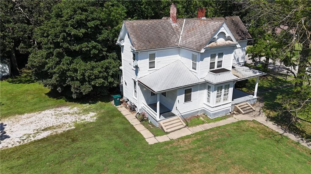 805 W Sycamore Street — photo 2