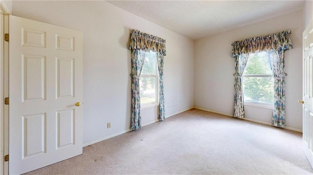 805 W Sycamore Street — photo 17