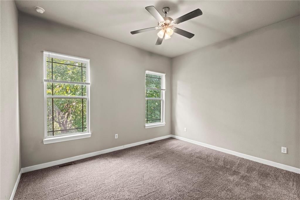 Photo 12 of 32 - 606 N 74th Street