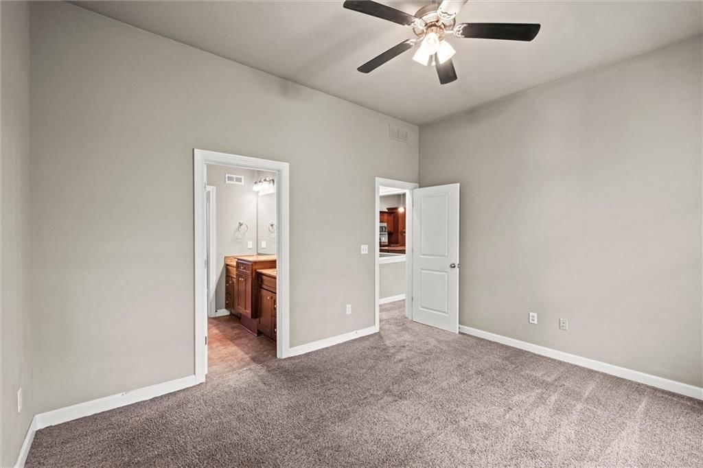 Photo 13 of 32 - 606 N 74th Street