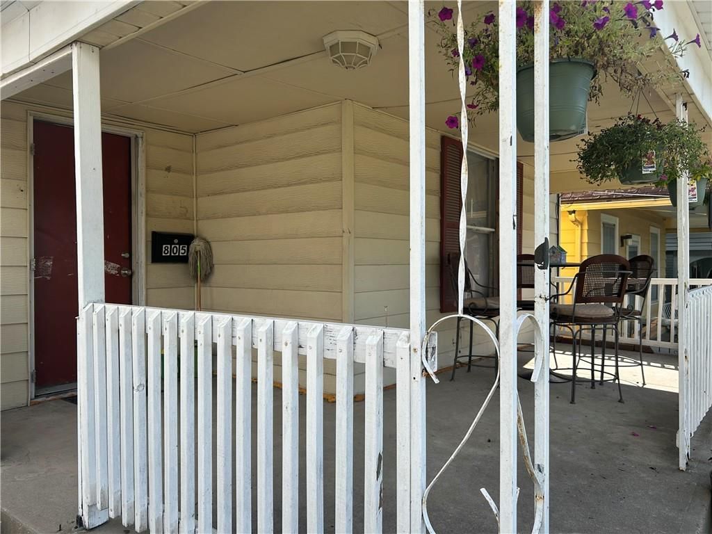 805 Lyons Avenue — photo 2