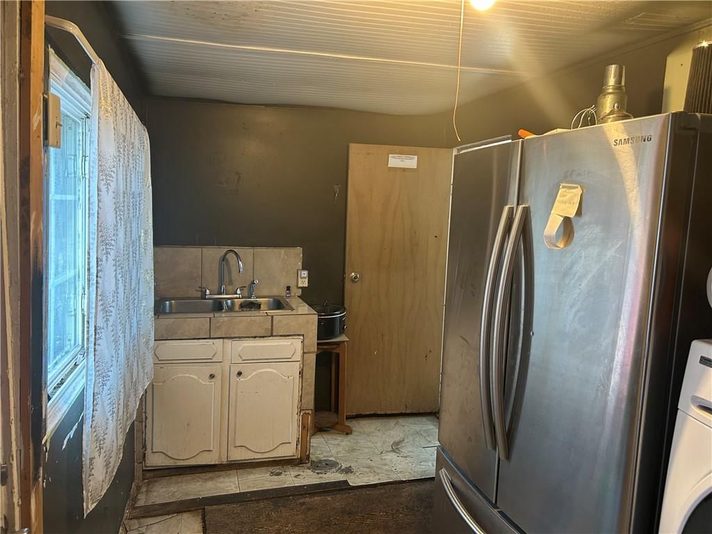 805 Lyons Avenue — photo 16