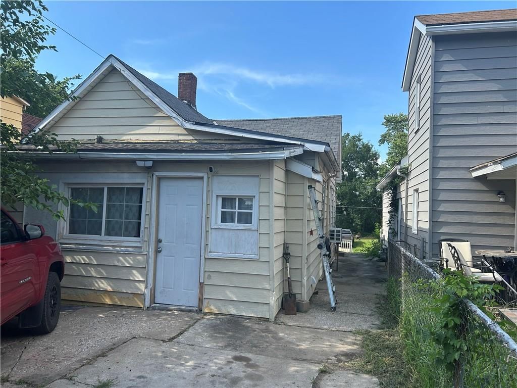 805 Lyons Avenue — photo 17