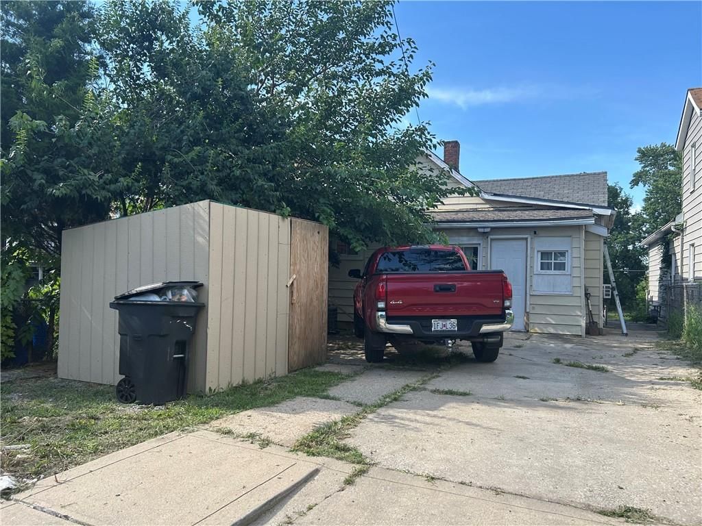 805 Lyons Avenue — photo 18