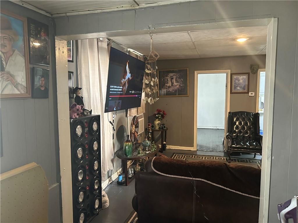 805 Lyons Avenue — photo 4