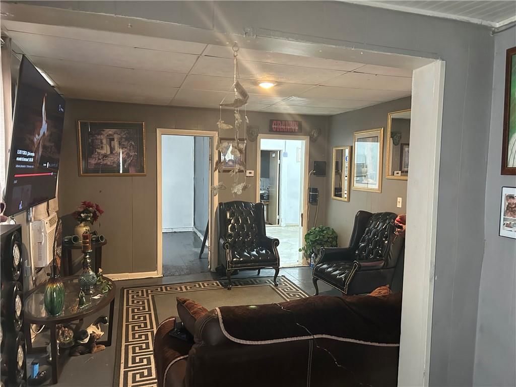 805 Lyons Avenue — photo 5